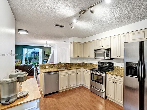 5th image of 1230 Sorrento Dr