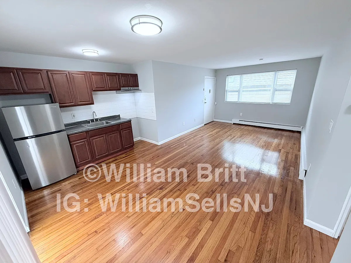 Building Photo - 184 Fairview Ave #5