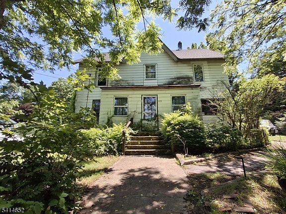 3rd image of 172 Maple Rd