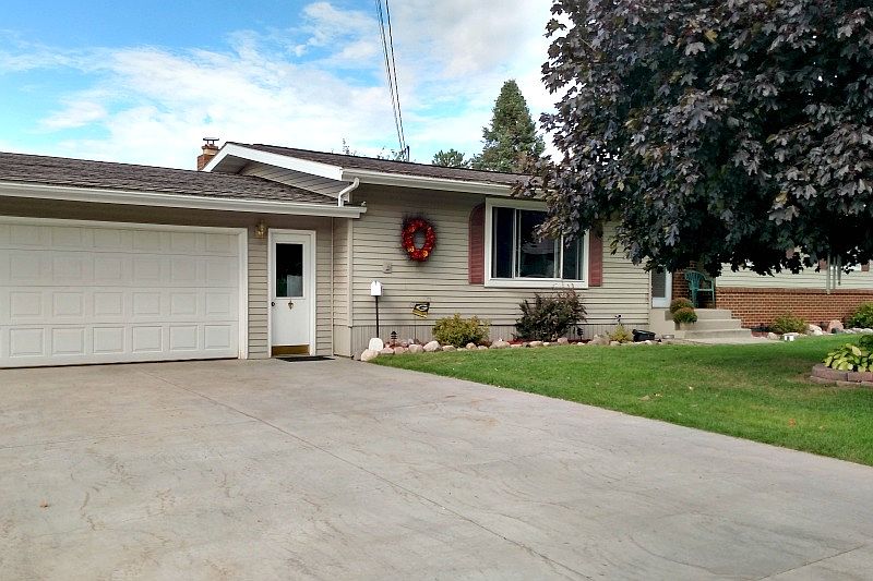 1st image of 902 6th St