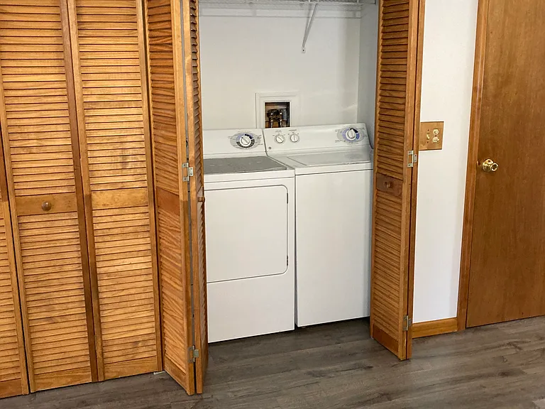 laundry
small closet on right