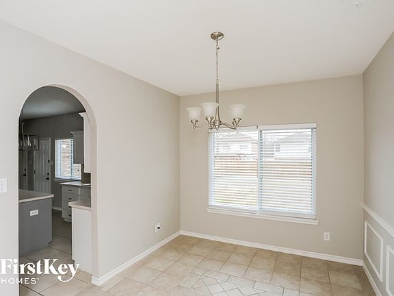 4th image of 923 Dogwood Ln