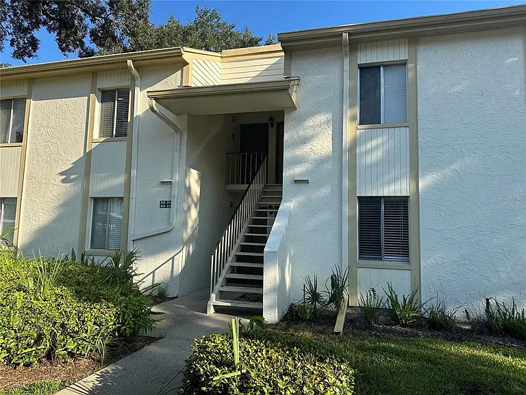 207 Palmetto Ct — Photo 2