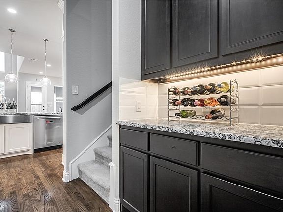 4th image of 820 Ivy Glen Ct