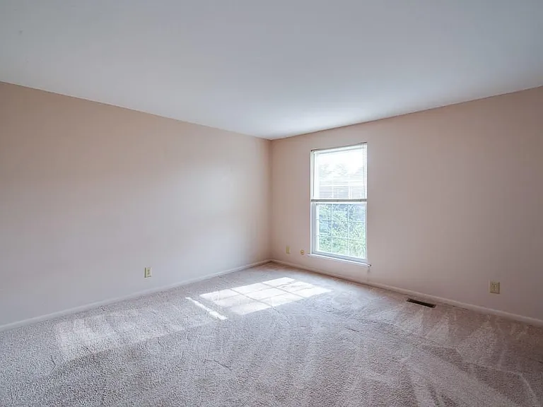 1123 Charleston Ct — Photo 9