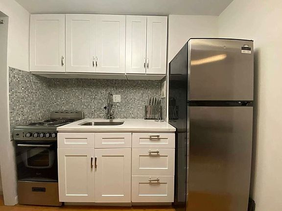 3rd image of 519 E 5th St APT 12A