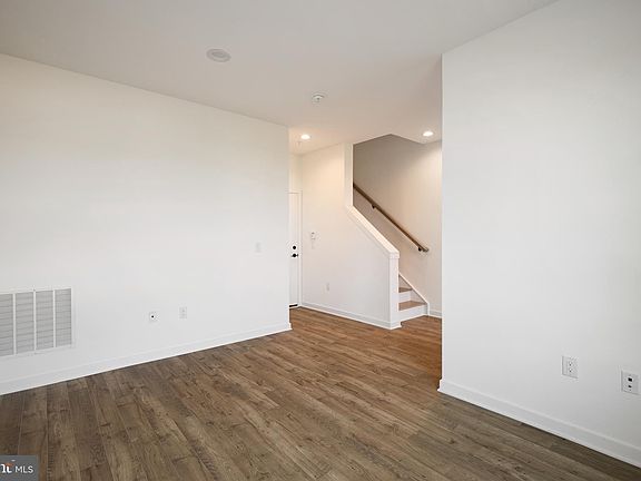 4th image of 3211 Evergreen Ave Unit 32