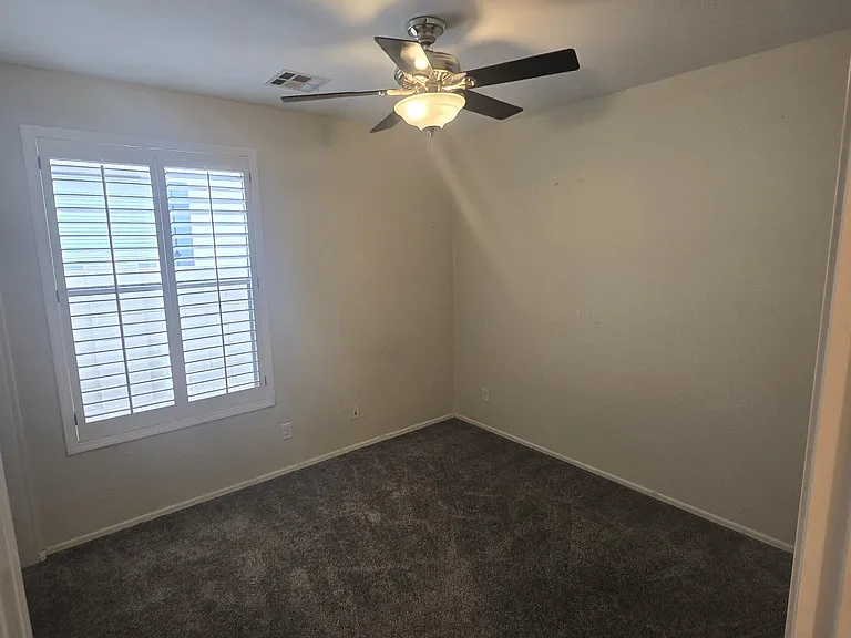 4039 N Park St — Photo 15