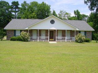 61 Bogue Homa Lake Rd, Laurel, MS 39443