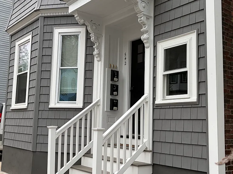 542 E 5th St #1 — Photo 11