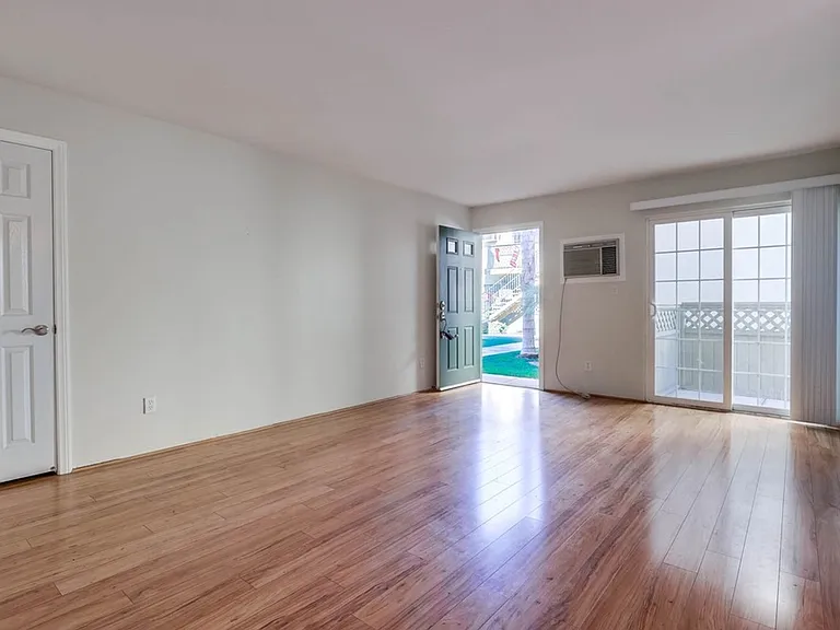 453 Graves Ave #18 — Photo 4
