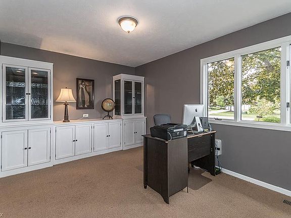 5th image of 493 Sandhurst Dr