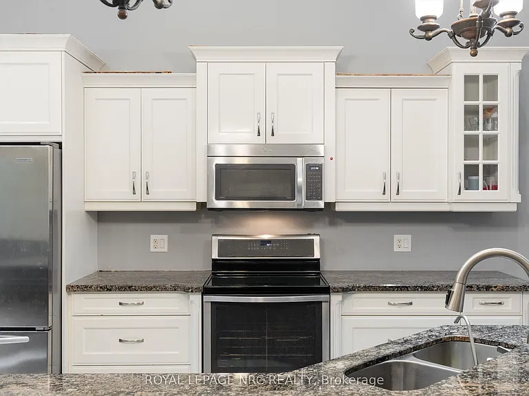 7 Sapphire Ct N — Photo 5