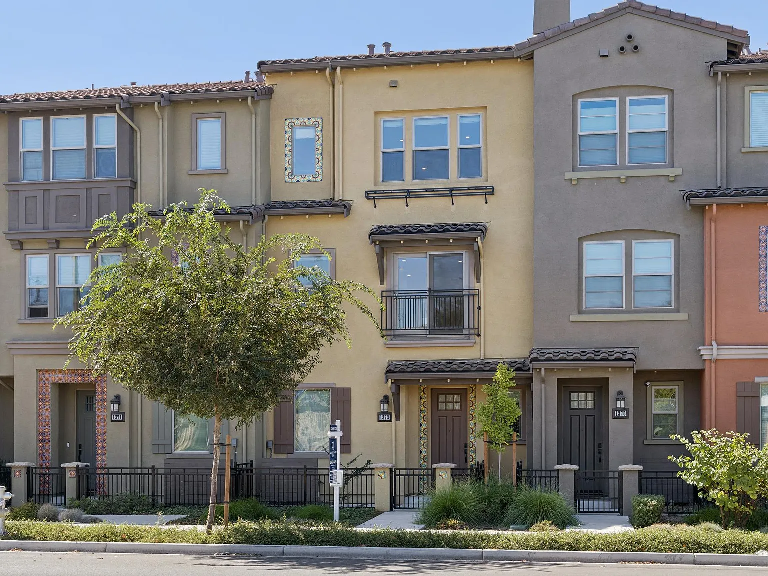 3 bed, 1471 sqft, $7,950 — Photo 3