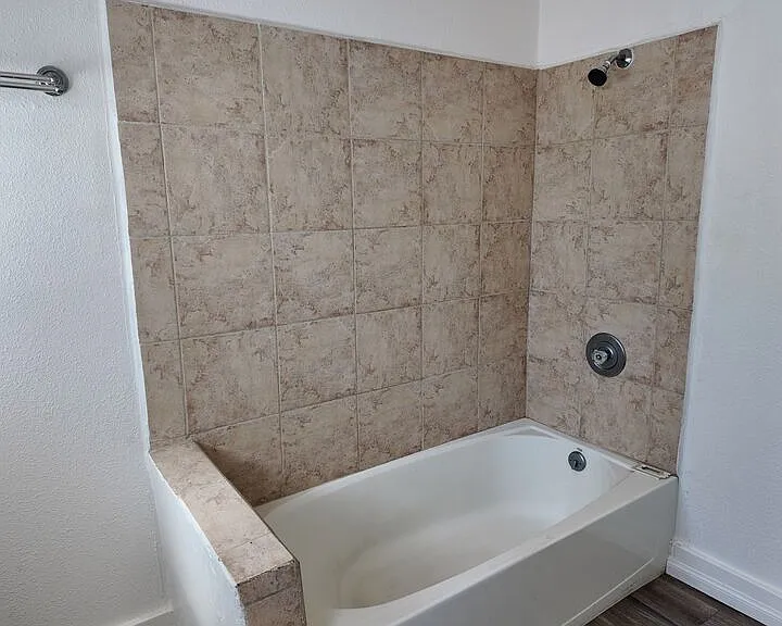 2416 Chester Ln — Photo 14
