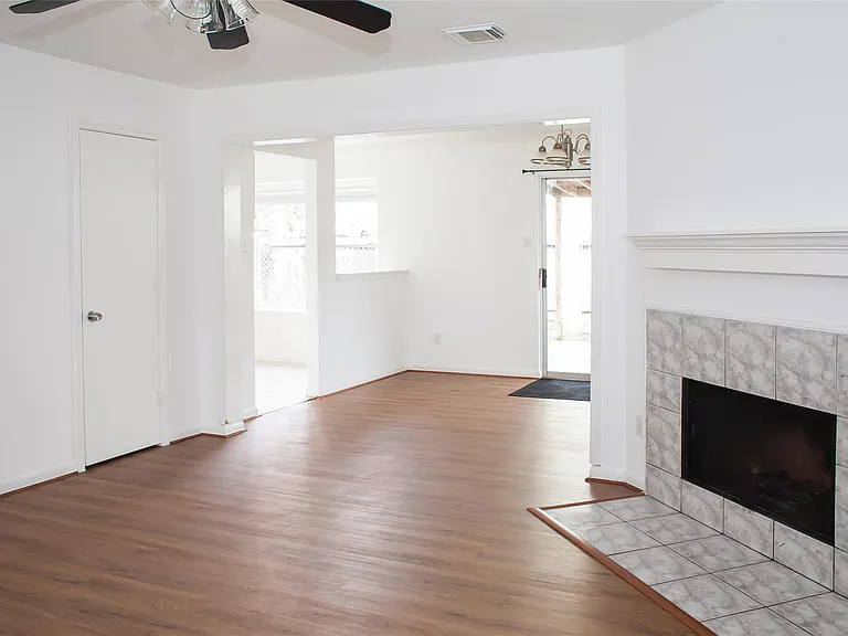 8910 Sage Place Dr — Photo 4