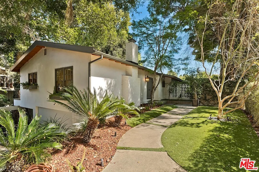 4 bed, 3.0 bath, 2119 sqft, $8,995 — Photo 2