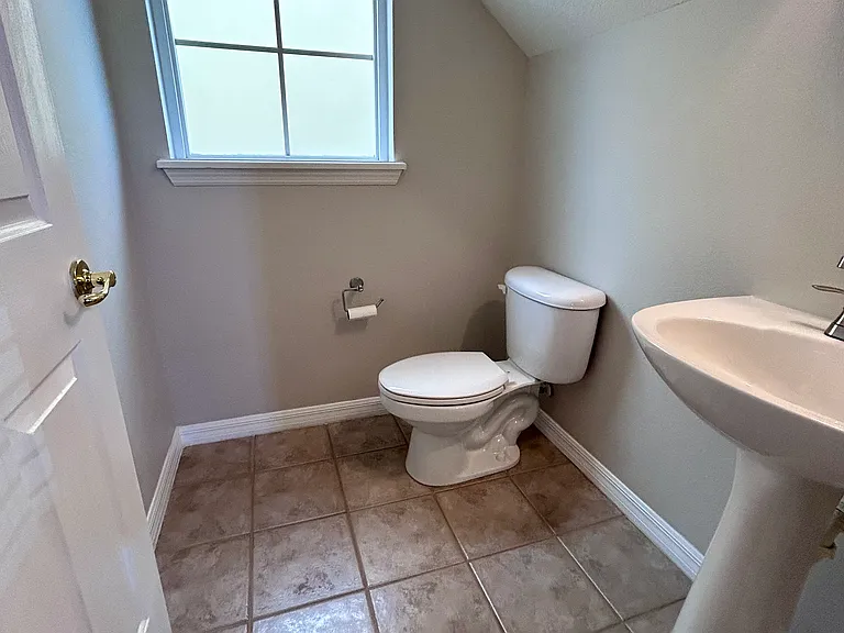 2135 Ridgewood St — Photo 4