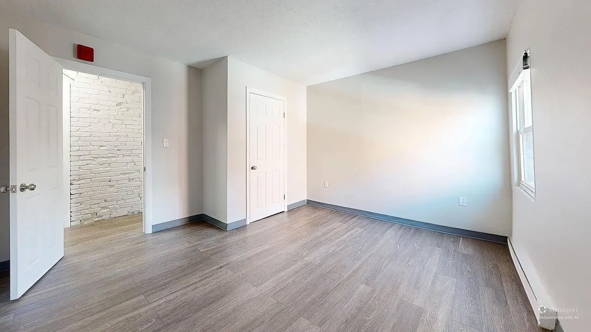 Building Photo - 300 Meridian St #2