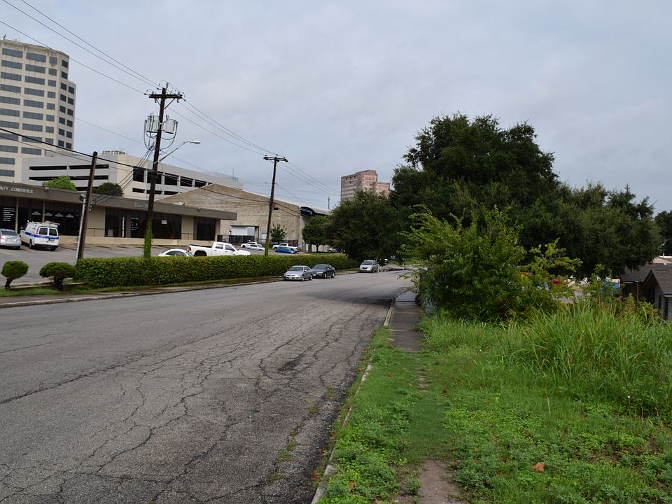 1st image of 8210 Pinebrook Dr
