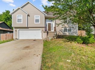 21875 S Lincoln St, Spring Hill, KS 66083