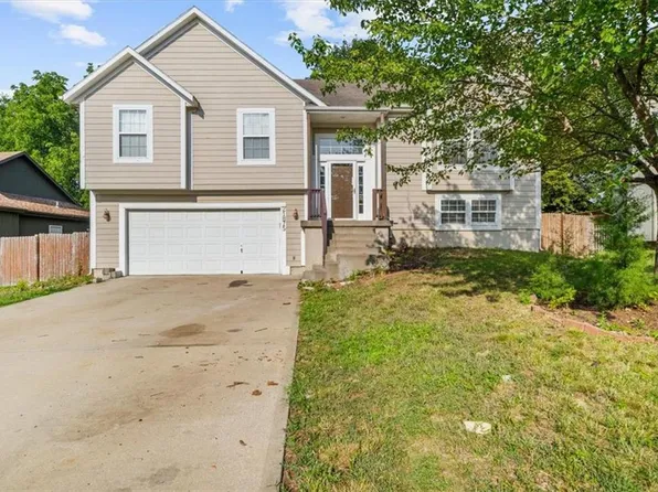 21875 S Lincoln St, Spring Hill, KS 66083