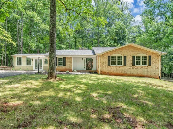 181 Oakdale Dr, Boones Mill, VA 24065