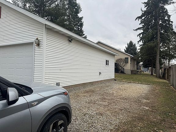 4th image of 435 Martin Rd