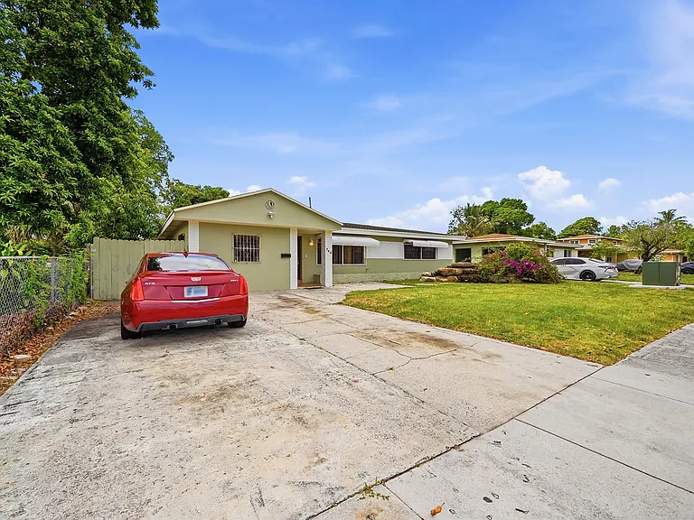 740 E Evanston Cir — Photo 9