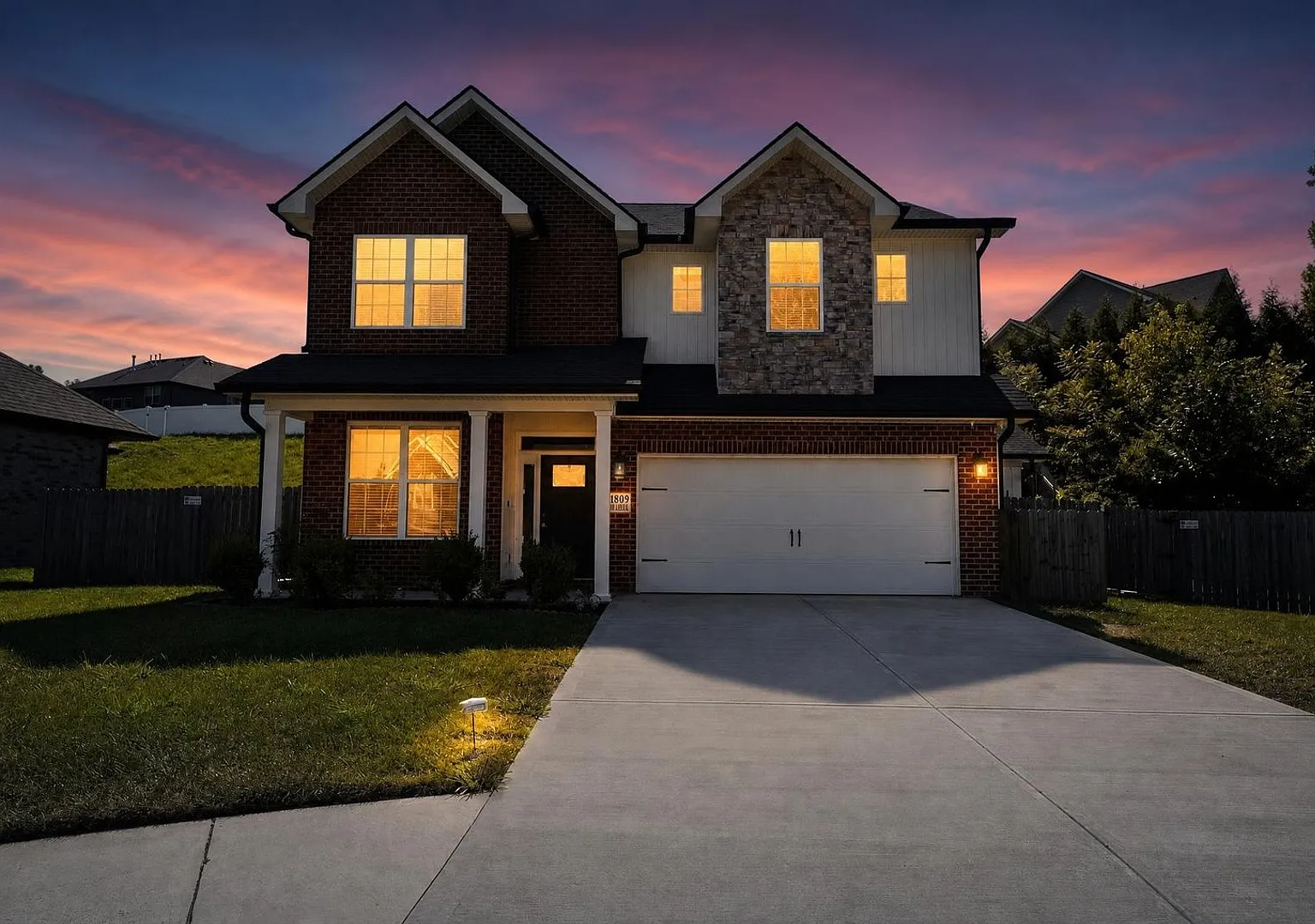 Charming 4BR House in Knoxville — Photo 2