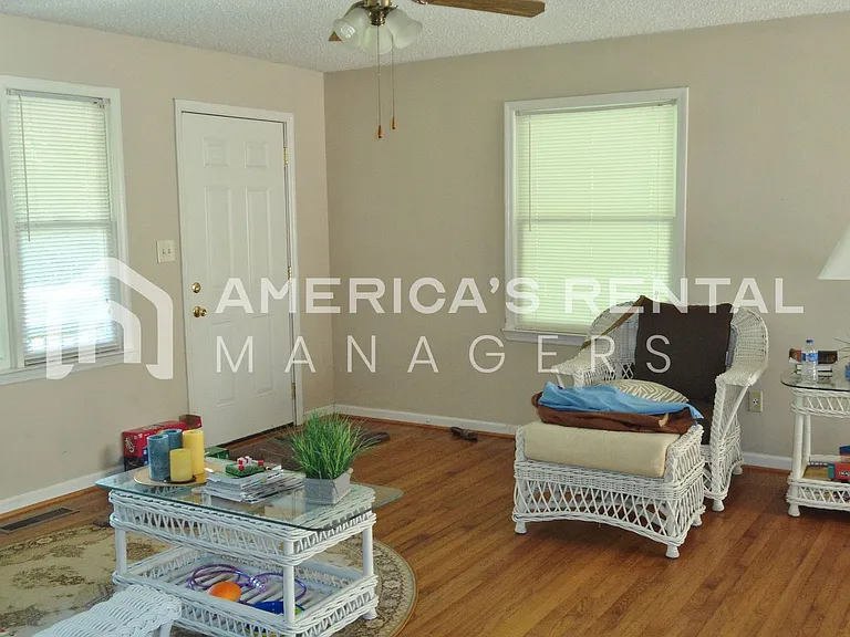 1833 Moncrief Rd — Photo 3