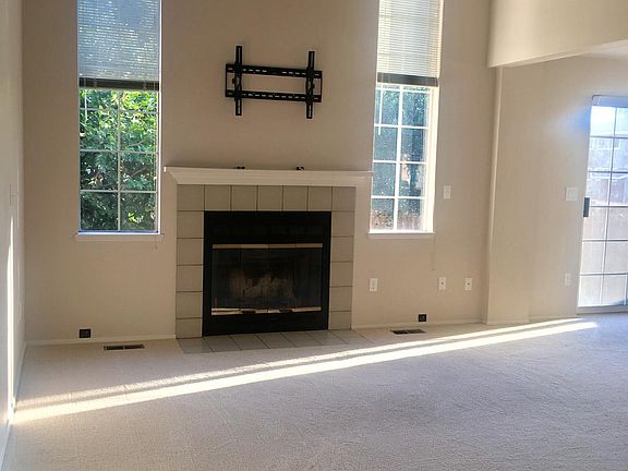 living with vaulted ceiling
