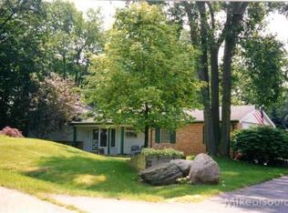 330 Pinnacle Ct, Lake Orion, MI 48360