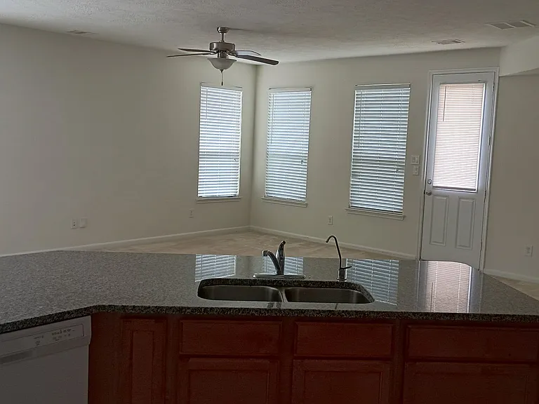 4018 Fernglade Dr — Photo 5