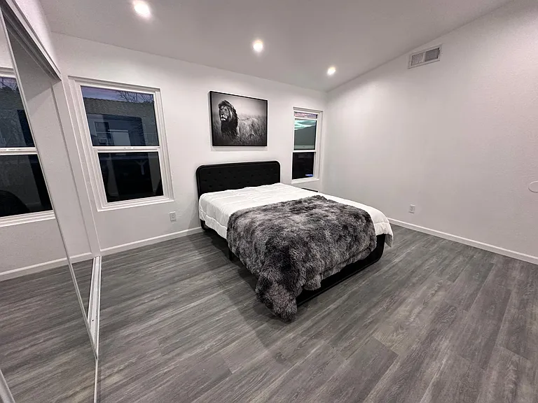 2242 Gregory Ave — Photo 42