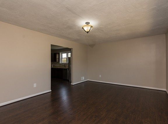 5th image of 8115 Jordan Park Blvd