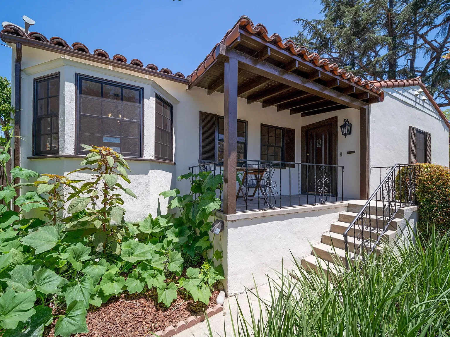 2745 Tesla Ave — Photo 1