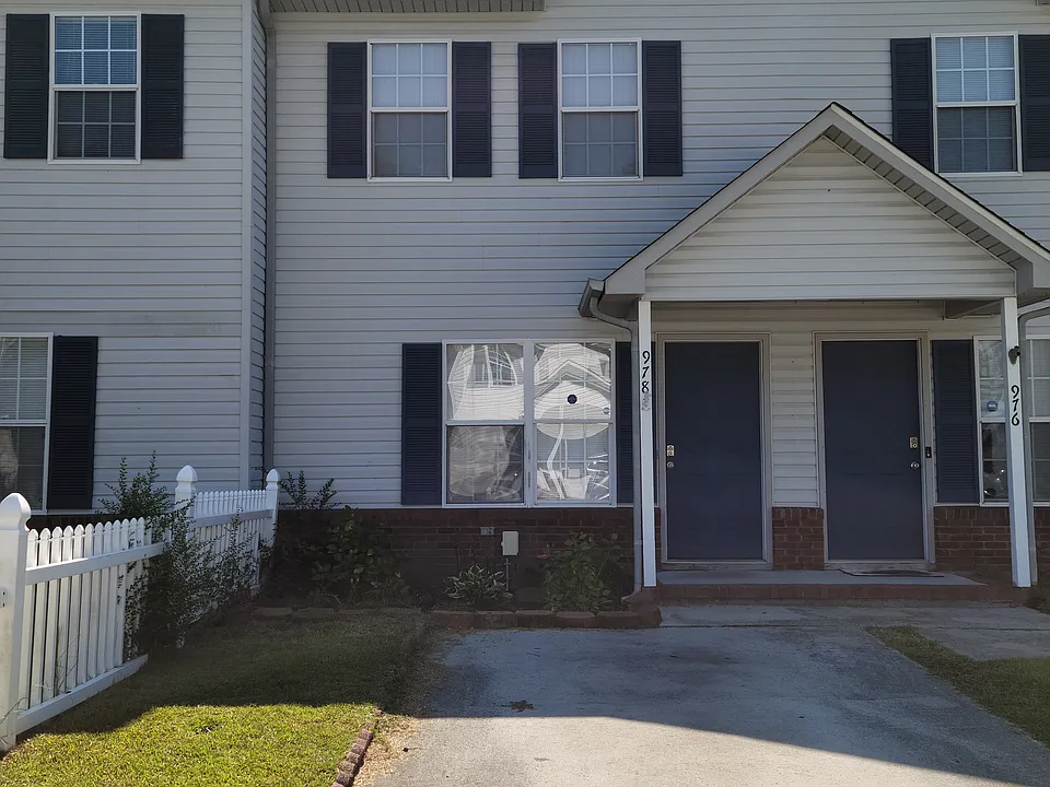 978 W Pueblo Dr