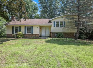 19 Manor Dr, Manalapan, NJ 07726