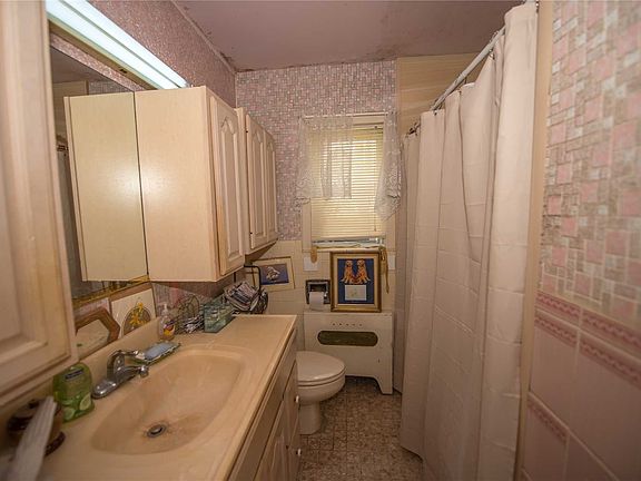 5th image of 100 Powell Ct