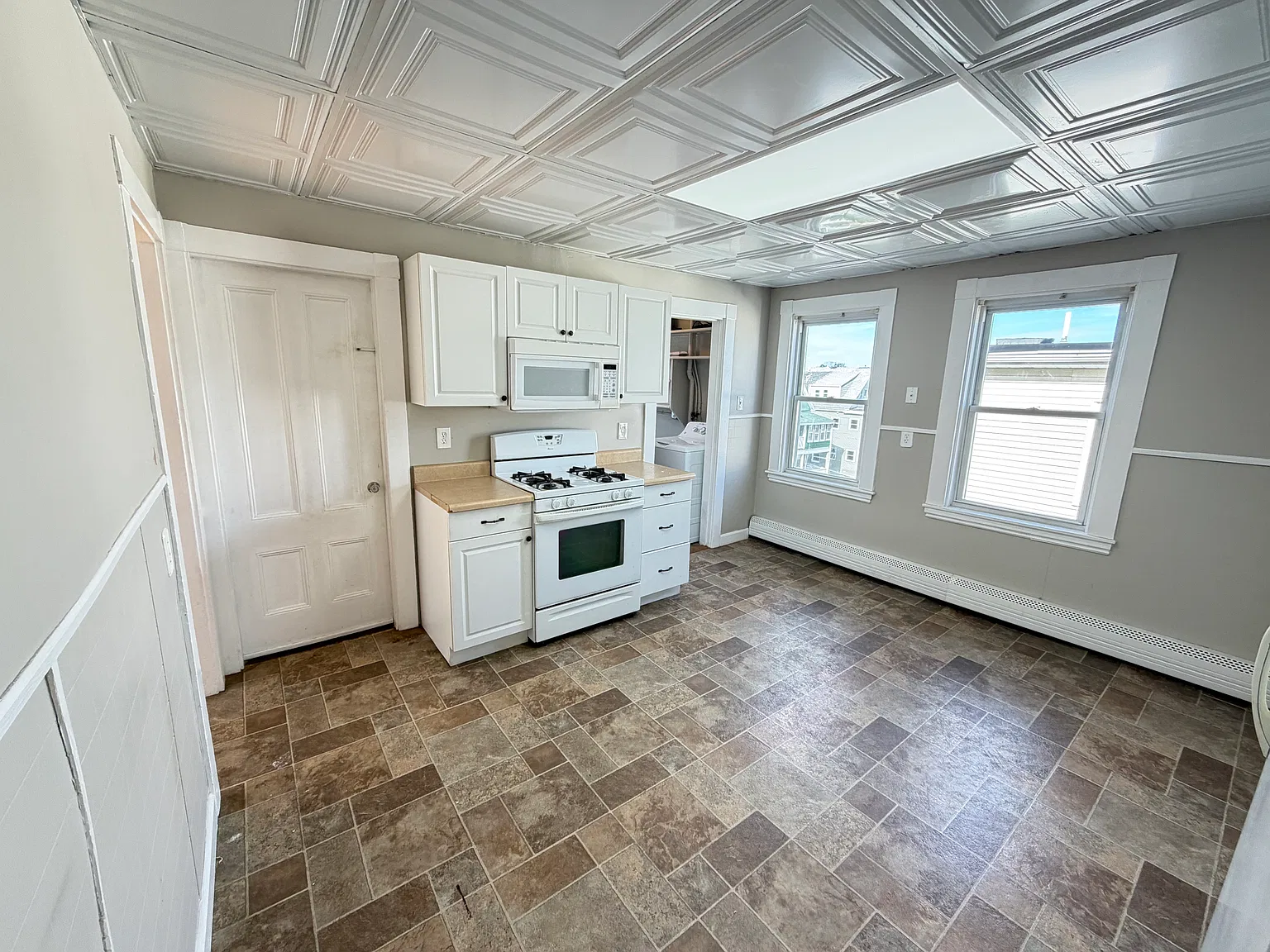 2 bed, 1100 sqft, $2,700 — Photo 2
