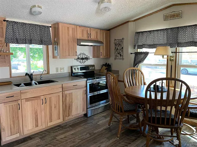 13872 E 47th Dr — Photo 3