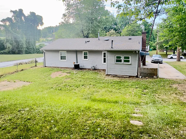 800 Miriam Ave — Photo 3