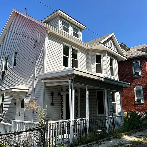 304 Waverly Ter Photo 1