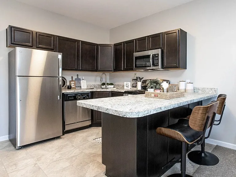 Ash Park Apartments — Photo 7