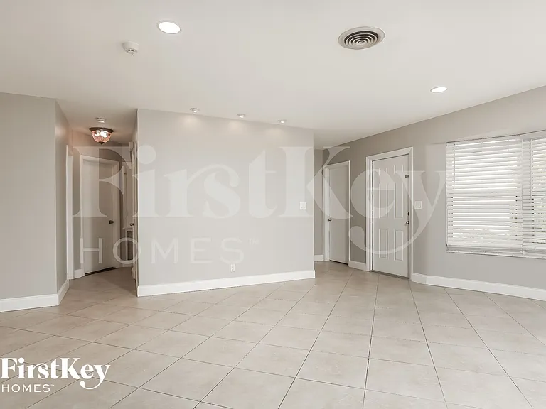 6119 NW 18th Ct — Photo 4