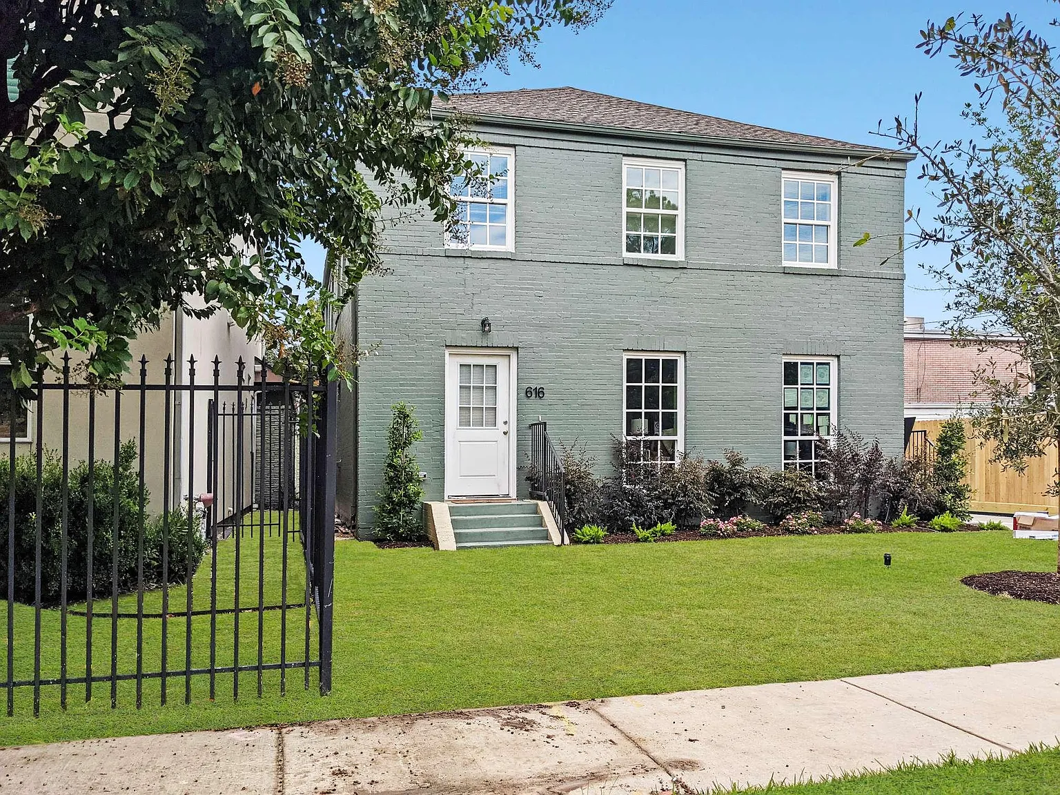 4 bed, 5.0 bath, 2896 sqft, $1,364 — Photo 3