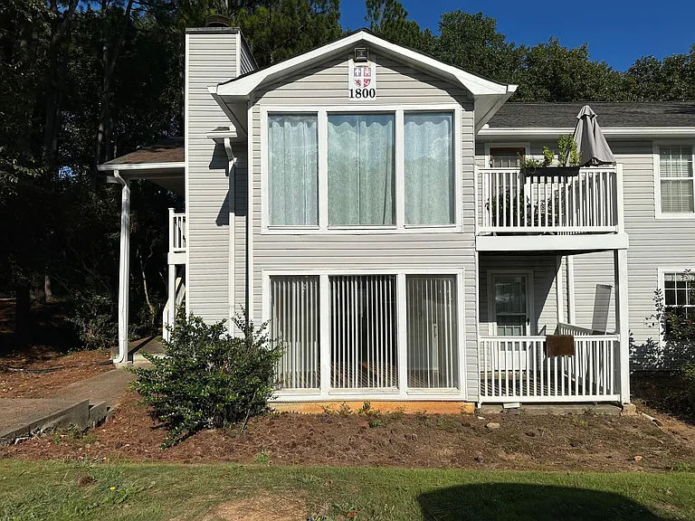 1803 Augusta Dr — Photo 1