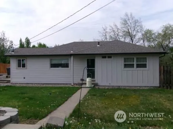 1762 Glen Street NE, East Wenatchee, WA 98802