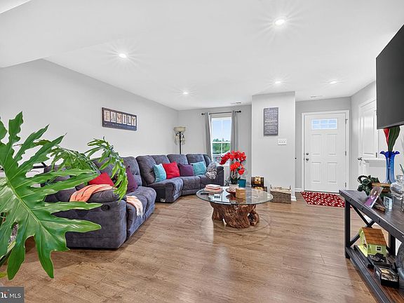 5th image of 10529 Price Dr